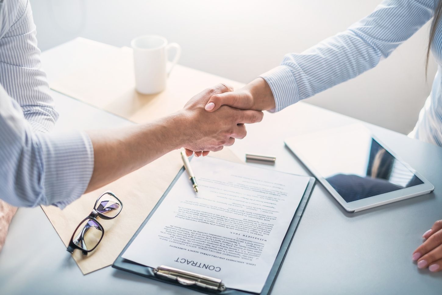 que debe incluir un contrato civil